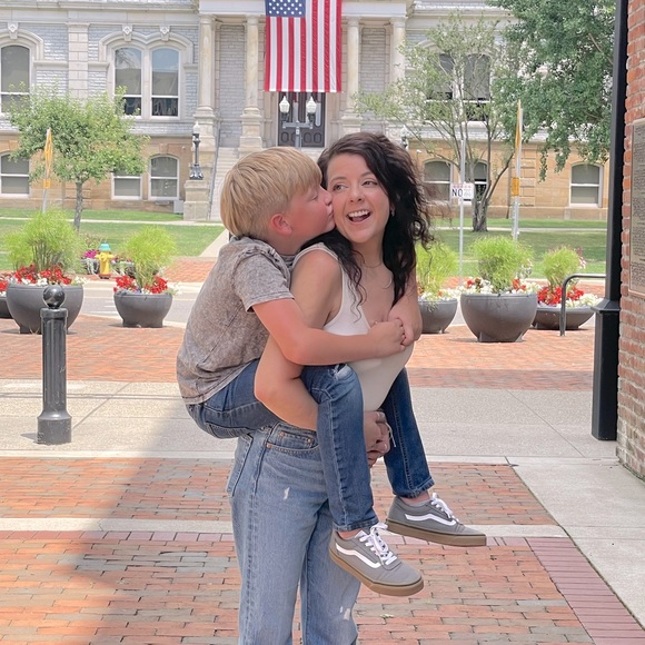 Meet your Posher, Kylie - Picture 1 of 1